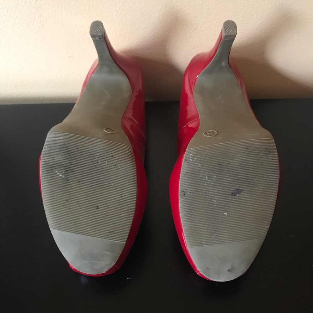 Red Heels - Picture 5 of 5